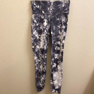 Black and White Pattern Athleta Leggings Size XS